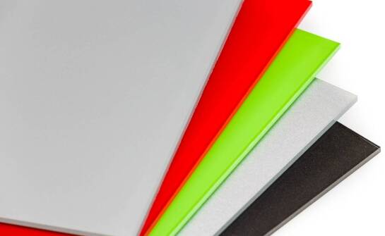 Jakie innowacje wprowadza folia PVC przezroczysta do produkcji opakowań biurowych?