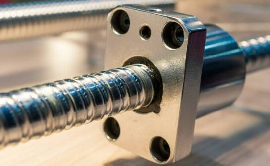 Jakie są trendy w rozwoju technologii dotyczących śrub trapezowych?