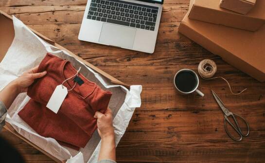 Folie PVC wysokoprzezroczyste – kluczowe cechy dla branży e-commerce