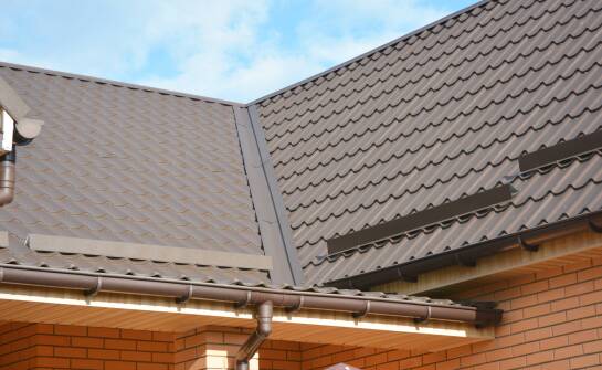 Przegląd nowoczesnych materiałów na systemy rynnowe i ich właściwości