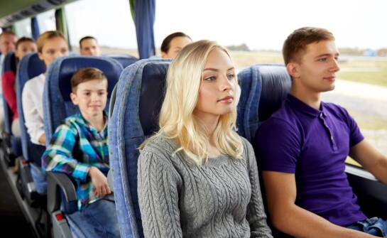 Przewozy międzynarodowe Poznań – jakie są standardy obsługi pasażerów podczas długich tras?