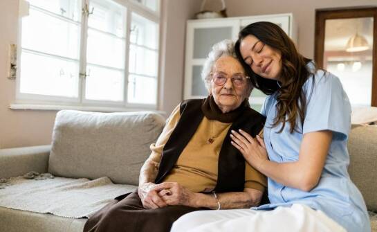 Jak wykwalifikowany personel wpływa na jakość opieki w domu seniora?