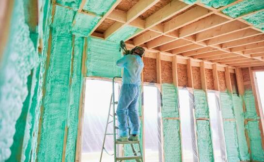 Termoizolacje natryskowe – kluczowe korzyści dla właścicieli domów
