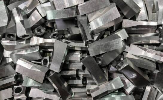 Jak wybrać odpowiednie części zamienne dla piły taśmowej do metalu?