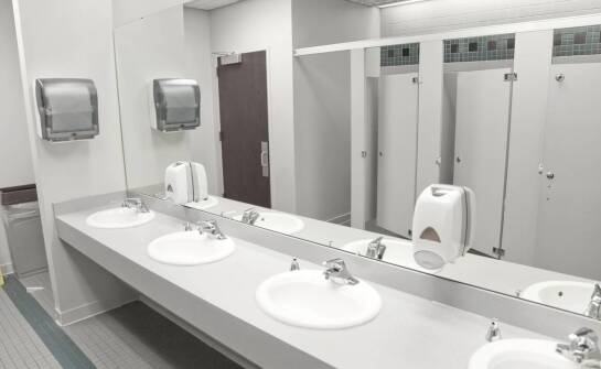 Korzyści z wdrożenia CSP OD 2 dla dwóch toalet w przestrzeniach miejskich