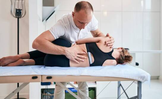 Rola rehabilitacji w procesie leczenia wad postawy u dorosłych