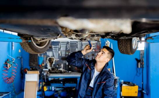 Wpływ regularnych wizyt w serwisie samochodowym na bezpieczeństwo jazdy