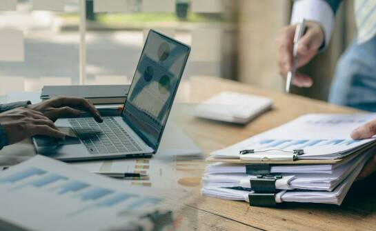 Jak outsourcing wspiera przygotowanie rocznych zeznań i sprawozdań finansowych?