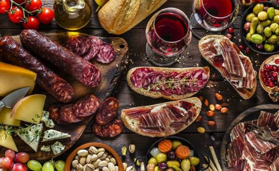 Jakie smaki odkryjesz w wędlinach inspirowanych domowymi recepturami?