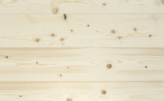 Jakie są zalety stosowania podbitki świerkowej w budownictwie?