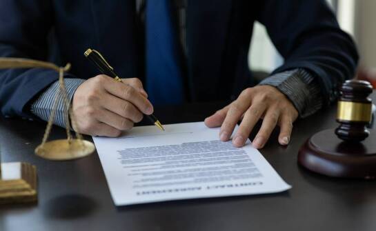 Kiedy warto skorzystać z usług prawnika w sprawach o odszkodowanie za uszkodzenie mienia?