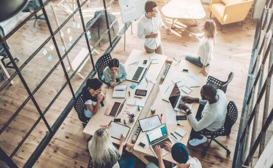 Jak agencja reklamowa dostosowuje się do dynamicznie zmieniającego się rynku?