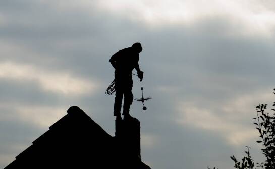 Rola zakładu kominiarskiego w zapewnieniu bezpieczeństwa i komfortu mieszkańców