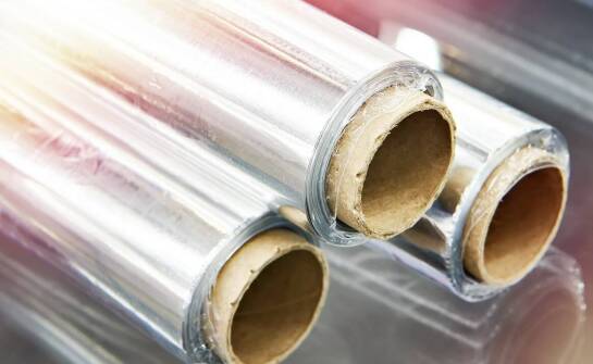 Różnice w kosztach metalizacji próżniowej dla małych i dużych serii produkcyjnych