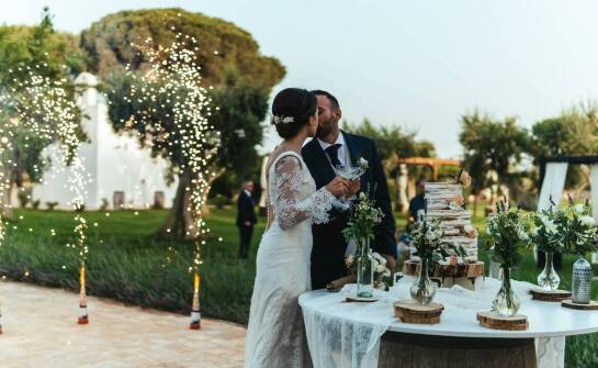 Rola dyskrecji fotografa w tworzeniu autentycznych reportaży ślubnych