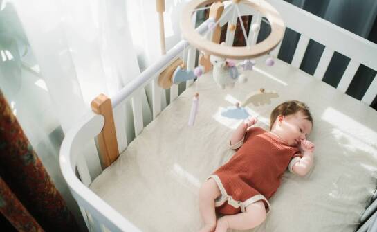 Pościel dla niemowląt – jak dobrać odpowiedni zestaw na prezent?