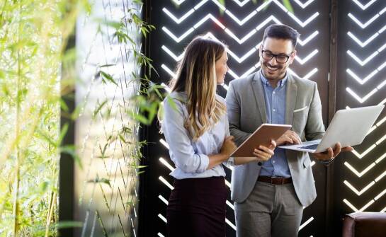 W jaki sposób programy kadrowo-płacowe wspierają zrównoważony rozwój firmy?