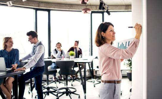 Wpływ szkoleń z zarządzania na adaptację do zmian rynkowych i technologicznych