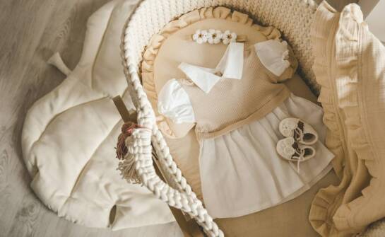 Czym kierować się przy wyborze materacyka do łóżeczka dla niemowlaka?