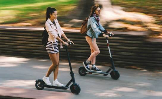 Skutery elektryczne do 4000 zł – ekologiczne rozwiązania dla miast