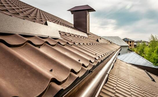 Wkłady kominowe – jakie są zalety ich zastosowania w starszych budynkach?