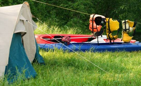 Poradnik po akcesoriach biwakowych dla zapalonych wędkarzy