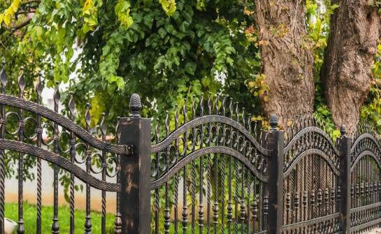 Wybór idealnych ogrodzeń w Twoim regionie: Co warto wiedzieć?