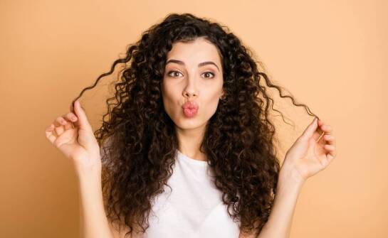 Jakie odżywki najlepiej współpracują z kosmetykami do kręcenia włosów?