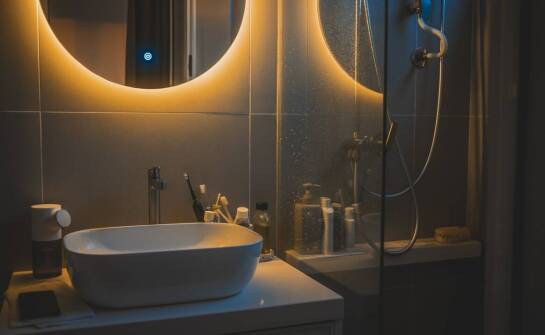 Prostownica do włosów a efektywność stylizacji – co warto wiedzieć?