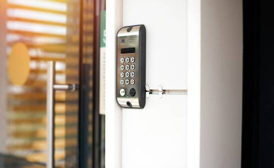 Nowoczesne skrzynki pocztowe z wideodomofonem – bezpieczeństwo i wygoda