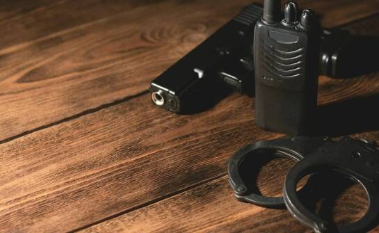 Strzelectwo jako nowoczesny prezent: co zawiera voucher na strzelnicę?