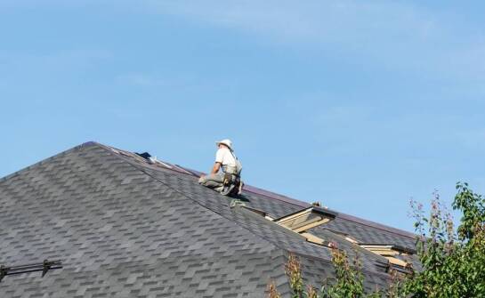 Remont dachu – kiedy jest konieczny i jak się do niego przygotować?