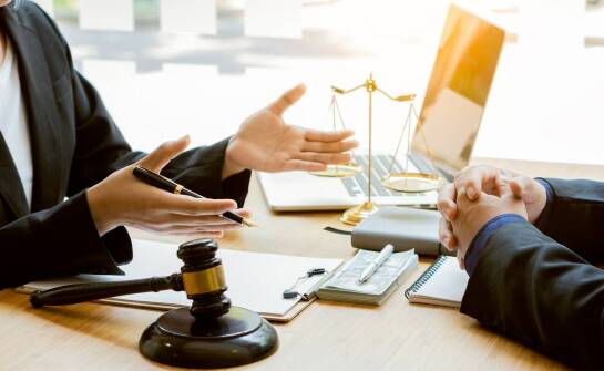 Pomoc prawna w sprawach pracowniczych – rola radcy prawnego