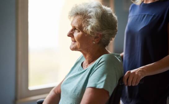 Jak wybrać całodobową placówkę opiekuńczą dla osoby starszej?