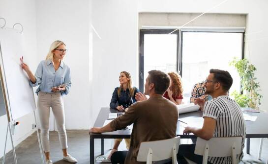 Wpływ coachingu na motywację i pokonywanie przeszkód