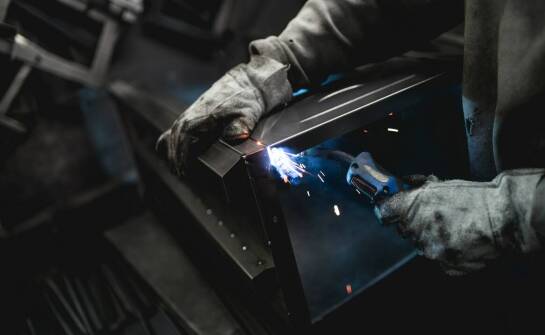 Zastosowanie spawania MIG w tworzeniu trwałych i solidnych konstrukcji reklamowych