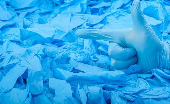 Zastosowanie akcesoriów do mycia i dezynfekcji w zakładach przetwórczych – co warto wiedzieć?