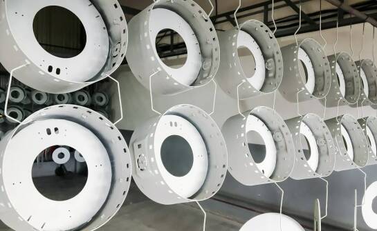 Rola nowoczesnych maszyn w procesie lakierowania proszkowego