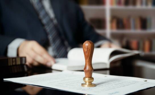 Proces tłumaczenia notarialnego – co warto wiedzieć?