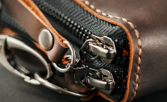 Innowacyjne zastosowania karabińczyków do torebek w nowoczesnej galanterii