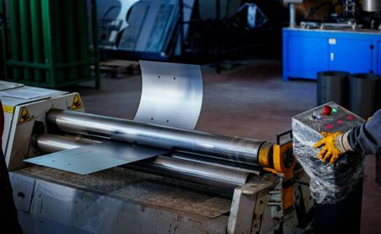 Nowoczesne technologie gięcia blachy w przemyśle metalowym