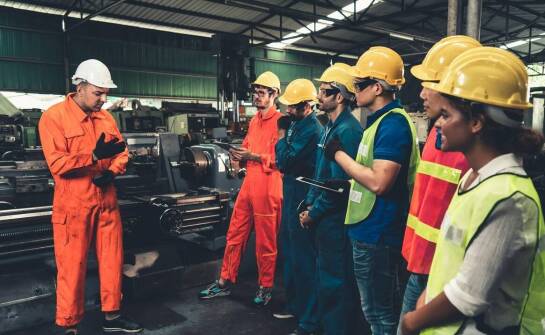 Znaczenie praktycznych szkoleń przed testem na suwnice