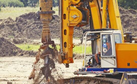 Jakie wyzwania mogą napotkać specjaliści podczas wiercenia studni głębinowej w Małopolsce?