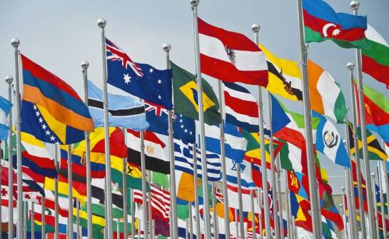 Zalety masztów flagowych z 10-letnią gwarancją dla firm i instytucji