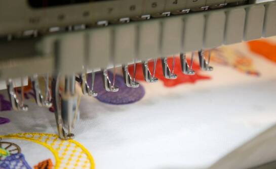 Jakie są kluczowe elementy projektu sztandaru kościelnego?