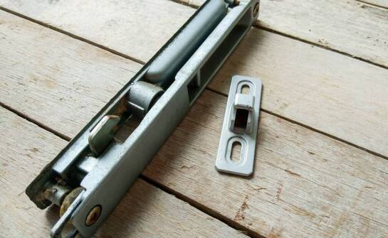 Wybór odpowiednich rolek do bram przesuwnych – na co zwrócić uwagę?