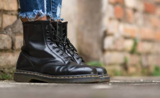 Glany na platformie – przewodnik po najnowszych trendach w modzie obuwniczej