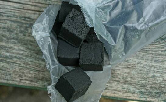 Dlaczego warto wybierać lokalnych producentów węgla brykietowego?