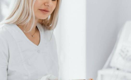 Wpływ liftingu twarzy na poprawę konturów i młodzieńczy wygląd