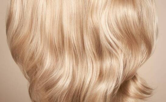 Jak wybrać odpowiednią długość i styl peruki damskiej?